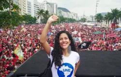 Estudantes voltam �s ruas para defender democracia e educa��o, diz UNE