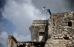 Diplomatas dos EUA visitam vila palestina ap�s ataques de colonos a europeus e jornalista