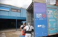 Caminh�es do Bom Prato mudam de endere�o para chegar a quem mais precisa
