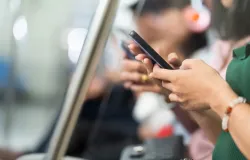 Reino Unido vai multar quem ouvir m�sica sem fone de ouvido no transporte p�blico