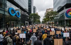 Protesto em S�o Paulo exige neutralidade da Meta nas elei��es