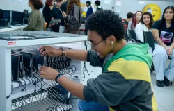 Governo de SP vai entregar 200 mil tablets gratuitos para alunos e professores da rede estadual