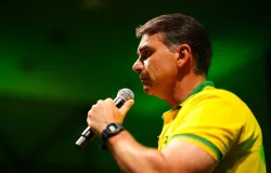Deltan Dallagnol acusa equipe de Lula de agir nervosa e passar pap�is com orienta��es durante debate
