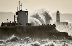 Temporada de tempestades: Reino Unido ser� atingido por duas grandes tempestades seguidas neste fim de semana