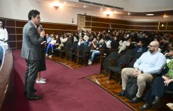 Teatro ensina �tica e combate � corrup��o para alunos da rede p�blica de SP
