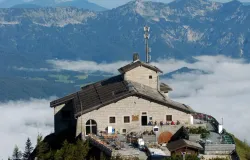Homem � preso ap�s inc�ndio destruir casa de Hitler na montanha alem�