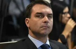 Fl�vio Bolsonaro defende trabalho por hora, modelo que gera forte pol�mica no Reino Unido