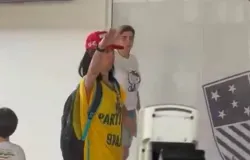 Mulher � investigada por fazer gesto nazista ao votar no Rio de Janeiro