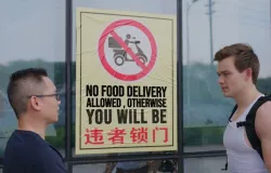 Homem passa 50 horas em 'pris�o para emagrecer' na China onde paga para ser punido