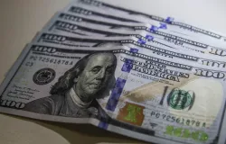 D�lar sobe 12% e passa de R$ 5,60 ap�s reelei��o de Lula, assustando investidores