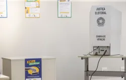 Eleitores de sete cidades brasileiras escolheram prefeitos neste domingo