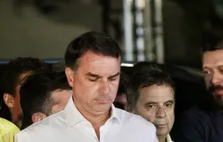 Fl�vio Bolsonaro perde a elei��o: erros de estrat�gia e falas sobre Constitui��o e Bolsa Fam�lia causaram a derrota