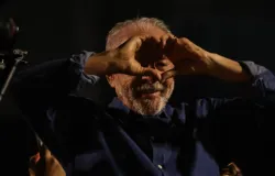 Lula faz 81 anos, mas o documento oficial do presidente traz uma data diferente