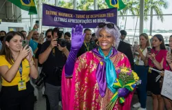 Dionne Warwick retorna ao Brasil com turn� de despedida em 2026