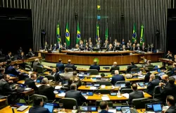 Congresso aprova gasto fora do teto e trava gatilho fiscal para 2027