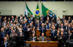Com apoio do governo, Congresso autoriza gasto de at� R$ 7 bi acima do teto