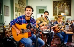 Projeto Uma Voz e o Viol�o traz show gratuito ao Museu Municipal de Varginha