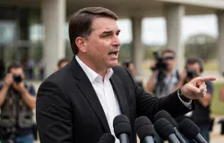 Resumo do Dia: Fl�vio Bolsonaro exige revela��o de provas sobre Lula, Master e INSS, questionando envolvimento de Lulinh