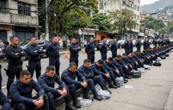 Mais de 30 policiais foram presos em tr�s dias durante opera��es no RJ