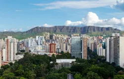 Previs�o do tempo em Belo Horizonte com c�u despejado e m�xima de 33.9�C