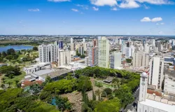 Previs�o do tempo em Uberl�ndia com c�u despejado e m�xima de 35.7�C