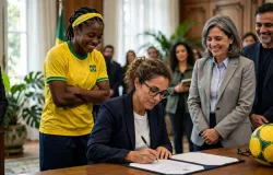 Lei do futebol feminino � sancionada no Brasil