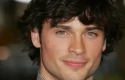 Tom Welling, de Smallville, posta foto �ntima sem querer