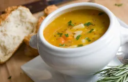 Sopas funcionais e saborosas para aquecer o inverno com sa�de