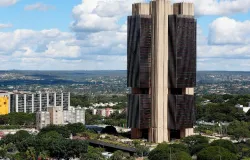 Banco Central diz que novo teto para rotativo e fatura parcelada do cart�o de cr�dito vale a partir desta 4�