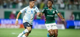 Palmeiras vence o Gr�mio e dispara na lideran�a do Brasileir�o