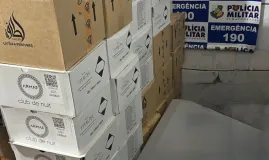 Pol�cia Militar prende homem com 14 caixas de produtos contrabandeados em Alto Araguaia
