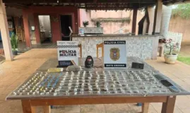 Pol�cia prende dupla do Comando Vermelho com 200 por��es de drogas em MT