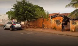 Homens s�o alvejados por bandidos que invadem casa a tiros na madrugada em Mato Grosso