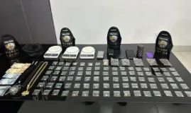 Pol�cia prende casal e encontra 93 por��es de drogas escondidas na mata em Nova Mutum