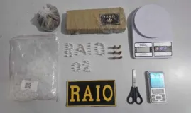CPRaio prende dois suspeitos e apreende drogas e materiais para tr�fico em Aracati