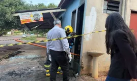 Mulher confessa que colocou fogo em banheiro de bar e matou homem queimado