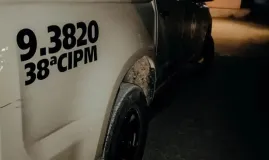Jovem de 15 anos � baleado por atiradores em carro na Bahia