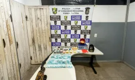 Traficante � preso com espingarda, drogas e R$ 15 mil em dinheiro