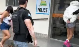 Dupla � presa em S�o Gon�alo suspeita de aplicar golpe em turistas