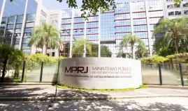 Policiais civis s�o presos por extorquir comerciantes de sucata no Rio