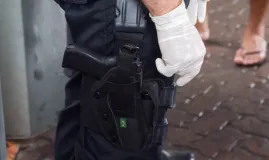 Corpo de mulher � achado nu, amarrado queimado em ch�cara de Sobradino no Distrito Federal