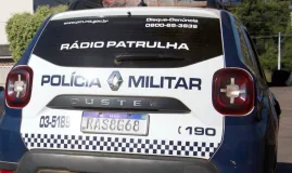 Dupla rouba celulares, moto quebra na fuga e assaltantes s�o pegos a p� em Cuiab�