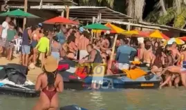 Jovem morre afogado ao cair de escuna na Prainha do Lobato, em Salvador