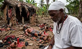 Terreiro em Santo Amaro � alvo de ataques racistas e religi�o � destru�da