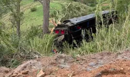 �nibus com fi�is cai em ribanceira e mata seis pessoas em viagem a Aparecida