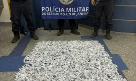 Mulher presa em flagrante com drogas dentro de carro de aplicativo