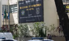 Homem que vendia salgados � executado a tiros ao lado de escola no Rio