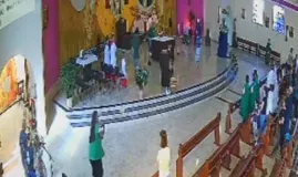 Homem invade igreja no litoral de SP, agride bispo com um soco e amea�a 'avisar Jesus' veja v�deo