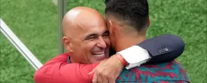 T�cnico de Portugal � criticado por escalar Cristiano Ronaldo demais