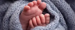 Pai esconde beb� viciada em coca�na dentro de bolsa e foge do hospital
